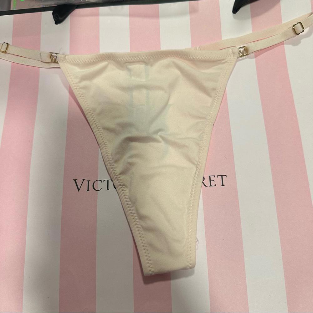 Victoria’s Secret V-String Set - Picture 2 of 6